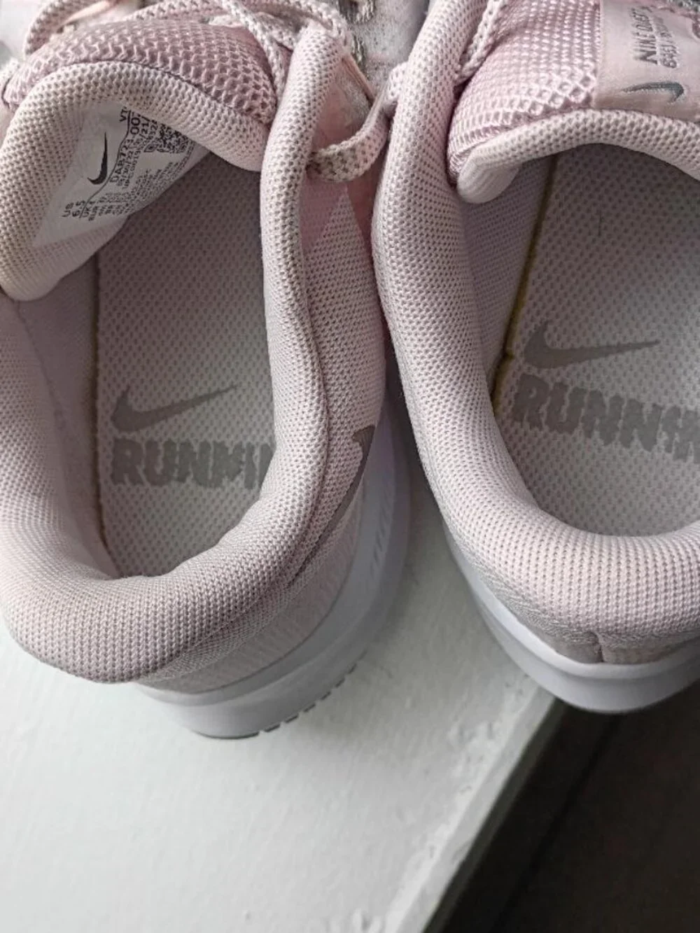 NIKE QUEST Running Shoes for women size 6.5 - Pink 6453/74378
